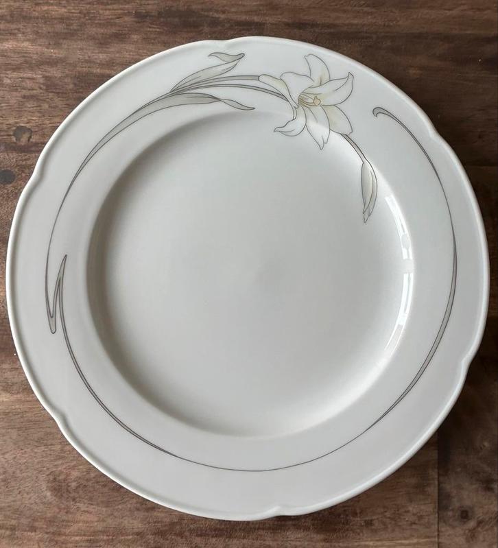 Groot plat bord met lelie/Bavaria, Antiek en Kunst, Antiek | Servies los, Ophalen of Verzenden