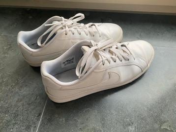 Witte sneakers Nike maat 42  beschikbaar voor biedingen