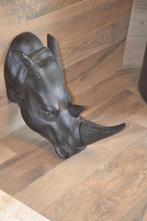 Neushoorn  is kunststof, Ophalen