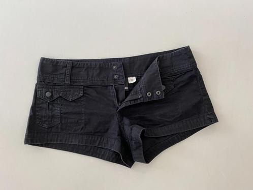 divided 40 short, Kleding | Dames, Broeken en Pantalons, Zo goed als nieuw, Maat 38/40 (M), Zwart, Kort, Ophalen of Verzenden