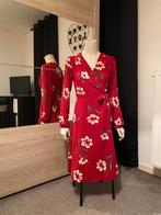 Robe rouge portefeuille fleurie Primark  40, Vêtements | Femmes, Primark, Taille 38/40 (M), Rouge, Sous le genou