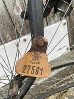 Antieke fiets, oldtimer fiets, vintage fiets 1932, Ophalen