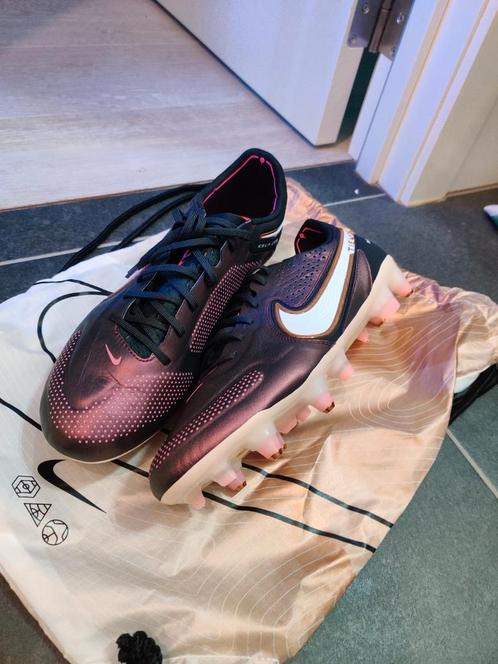 Nike Tiempo Legend 9 elite  world cup 2022  SG (maat 43,5), Sport en Fitness, Voetbal, Zo goed als nieuw, Schoenen, Ophalen
