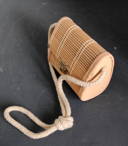 Vintage rieten & houten handtasje. Zomertasje. Klein tasje., Bijoux, Sacs & Beauté, Sacs | Sacs à bandoulière, Comme neuf, Beige