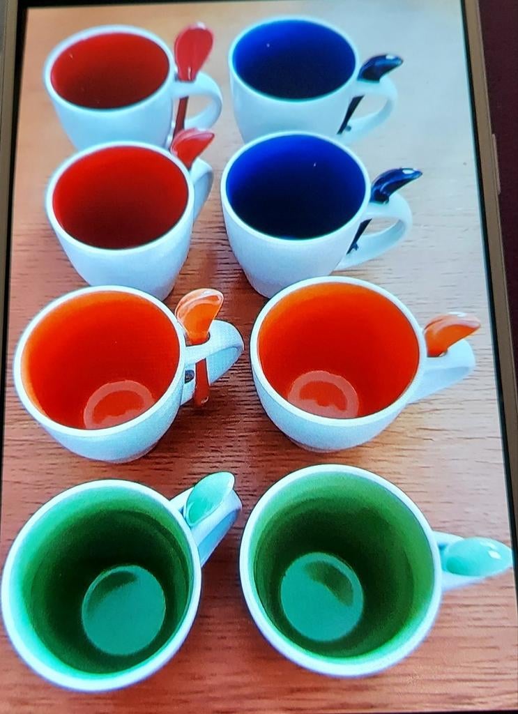8 tasses à café et petites cuillères, Enlèvement ou Envoi, Comme neuf