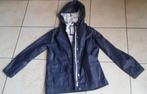 donker blauwe (regen) jas met kap mt 146, Kinderen en Baby's, Kinderkleding | Maat 146, Bel&Bo, Meisje, Ophalen of Verzenden, Zo goed als nieuw