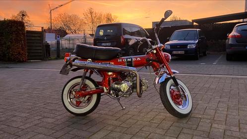 Honda moto Dax st70, Fietsen en Brommers, Brommers | Honda, Zo goed als nieuw, Overige modellen, Ophalen