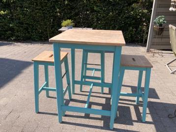 bartafel met 3 krukken beschikbaar voor biedingen
