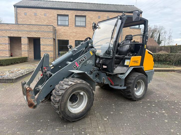 Giant v4502t 616h met accessoires, Articles professionnels, Machines & Construction | Grues & Excavatrices, Excavatrice, Enlèvement