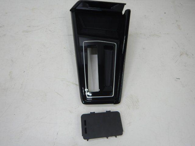 VW Golf 8 Facelift Middenconsole Inleg Hoogglans Draadloos O, Auto-onderdelen, Dashboard en Schakelaars, Volkswagen, Gebruikt