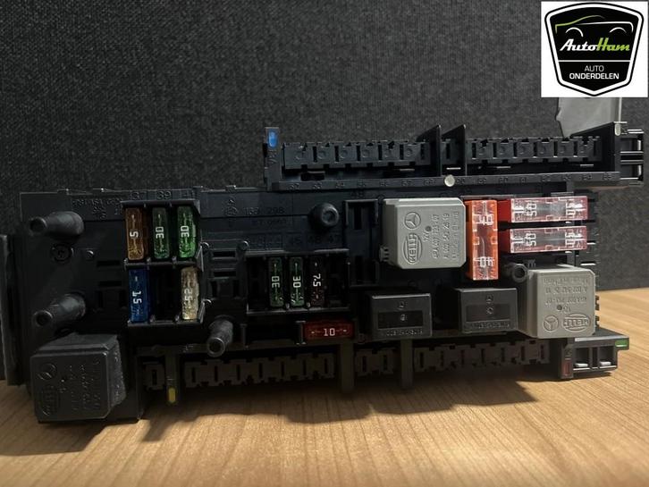 ZEKERINGKAST Mercedes-Benz C (W204) (01-2007/03-2014), Auto-onderdelen, Elektronica en Kabels, Mercedes-Benz, Gebruikt