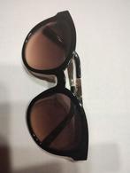 Zwarte dameszonnebril met gouden pootjes, Handtassen en Accessoires, Zonnebrillen en Brillen | Dames, Ophalen of Verzenden