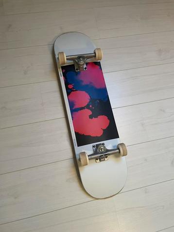 Skateboard met print beschikbaar voor biedingen