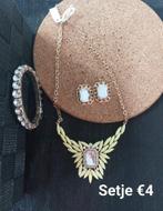 Juwelen setje, Handtassen en Accessoires, Ophalen of Verzenden, Nieuw, Goud, Overige materialen