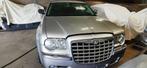 Chrysler 300c Platinum Edition 2.7, Auto's, Te koop, Zilver of Grijs, Benzine, Emergency brake assist