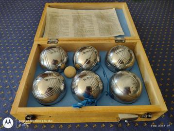 6 petanqueballen in houten kistje beschikbaar voor biedingen