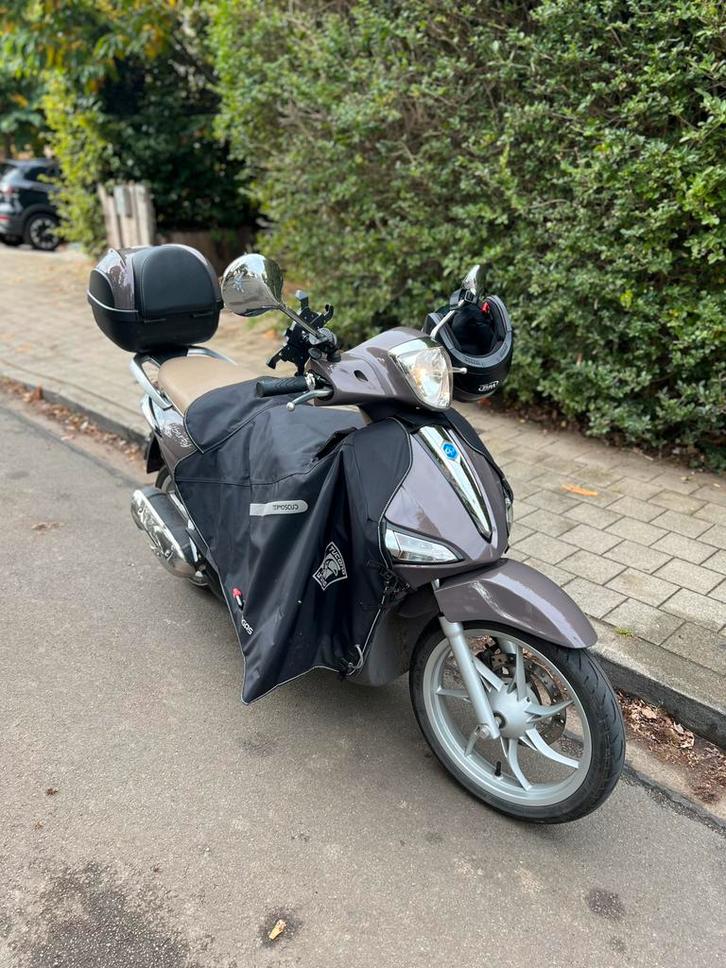 Scooter Piaggio 50cc classe B 45kmh, Fietsen en Brommers, Scooters | Piaggio, Zo goed als nieuw, Klasse B (45 km/u), Benzine, Ophalen of Verzenden