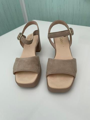 Mooie nieuwe creme kleur schoenen dames t38 beschikbaar voor biedingen