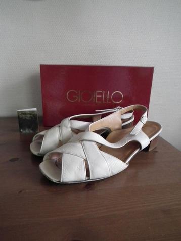 Sandales en cuir blanc pour femme. Pointure 41 (Gioiello)
