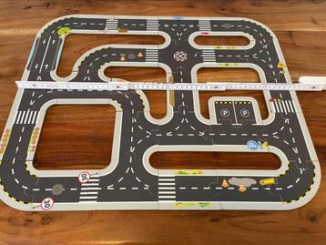 Houten puzzel, autobaan. beschikbaar voor biedingen
