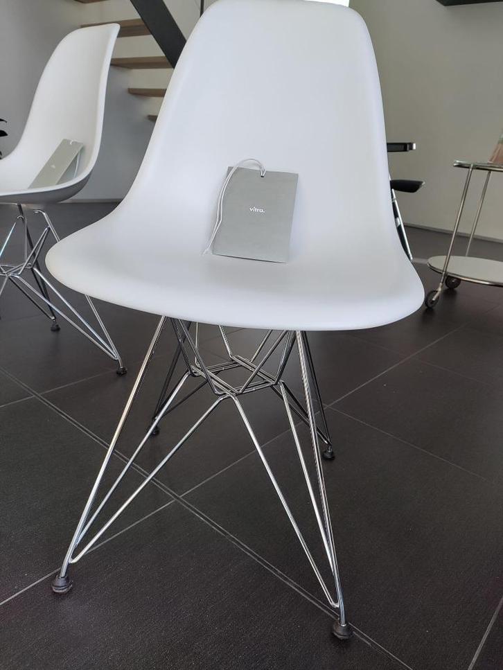 6x Vitra plastic Eames design stoelen Charles & Ray, Huis en Inrichting, Stoelen, Zo goed als nieuw, Vijf, Zes of meer stoelen