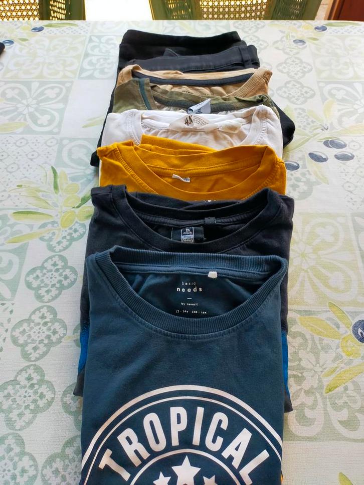 Pakket jongens T-shirt 7 stuks en 3 sweaters+zwarte short., Kinderen en Baby's, Kinderkleding | Kinder-kledingpakketten, Zo goed als nieuw