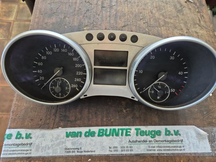 Kilometerteller KM van een Mercedes ML-Klasse, Auto-onderdelen, Dashboard en Schakelaars, Mercedes-Benz, Gebruikt, 3 maanden garantie