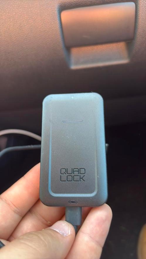 Adaptateur de voiture Quadlock — en parfait état, Autos : Divers, Accessoires de voiture, Comme neuf, Enlèvement