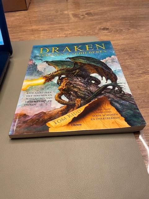 Draken – Tekenen & Schilderen | Tom Kidd, Boeken, Hobby en Vrije tijd, Zo goed als nieuw, Tekenen en Schilderen, Geschikt voor kinderen