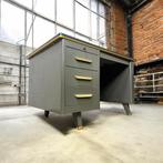 Vintage industriële bureau met 'gouden' accent, Antiek en Kunst, Ophalen of Verzenden