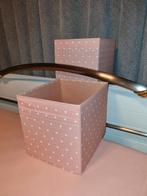 2 grote roze stoffen dozen met witte stippen L 38 x 32 x H 3, Huis en Inrichting, Ophalen of Verzenden, Zo goed als nieuw