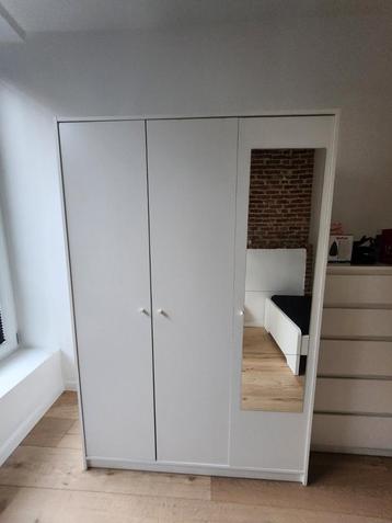 Kast Te Koop beschikbaar voor biedingen