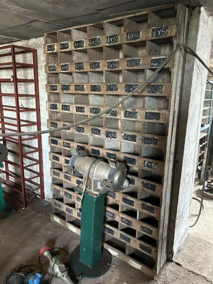 Houten industrieel rek, wandrek met bakjes, Antiek en Kunst, Antiek | Meubels | Kasten, Ophalen