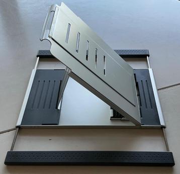 3 Laptop staanders beschikbaar voor biedingen