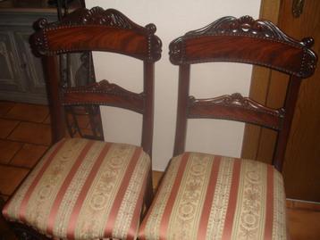 2 mooie oude stoelen voor € 8,00 beschikbaar voor biedingen