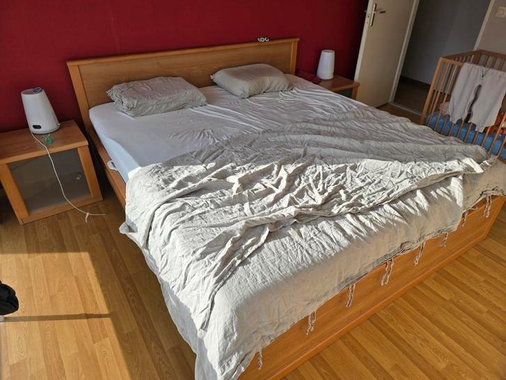Dubbel bed met volledige slaapkamer, Huis en Inrichting, Slaapkamer | Bedden, Gebruikt, Tweepersoons, 180 cm, 200 cm, Bruin, Verstelbaar