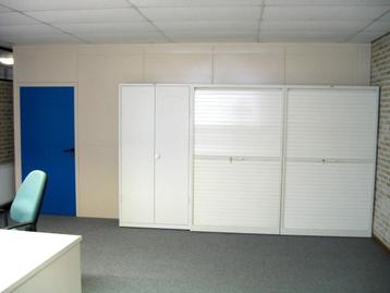 Metalen scheidingswand  6m x 2,5m | 2,6m met deur beschikbaar voor biedingen