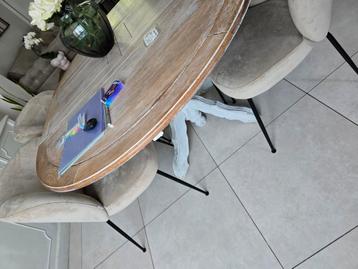 Table et 4 chaises beschikbaar voor biedingen