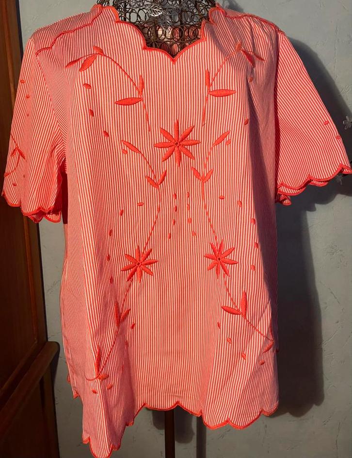 Un jour ailleurs 42/44 (2) geborduurd top/bloesje, Kleding | Dames, Topjes, Nieuw, Maat 42/44 (L), Rood, Korte mouw, Ophalen of Verzenden