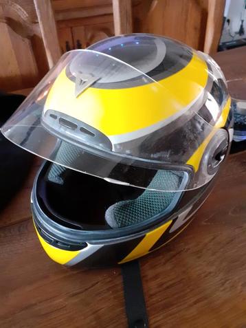 Kleine sportieve motorhelm beschikbaar voor biedingen
