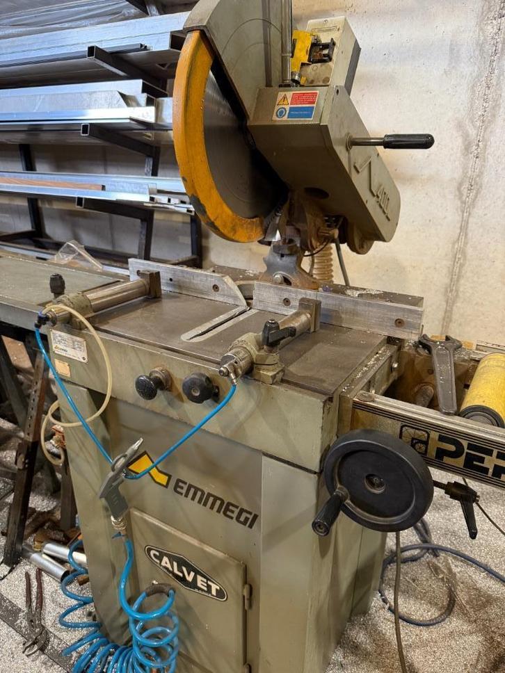 afkortzaagmachine aluminium met rollenbanen, Doe-het-zelf en Bouw, Gereedschap | Zaagmachines, Gebruikt, Afkortzaag, 70 mm of meer