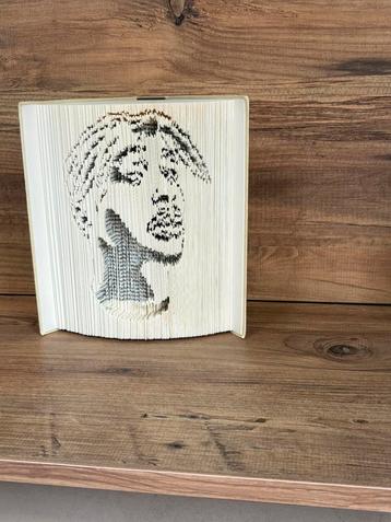 Artistieke creatie op boek — handgemaakt met passie beschikbaar voor biedingen