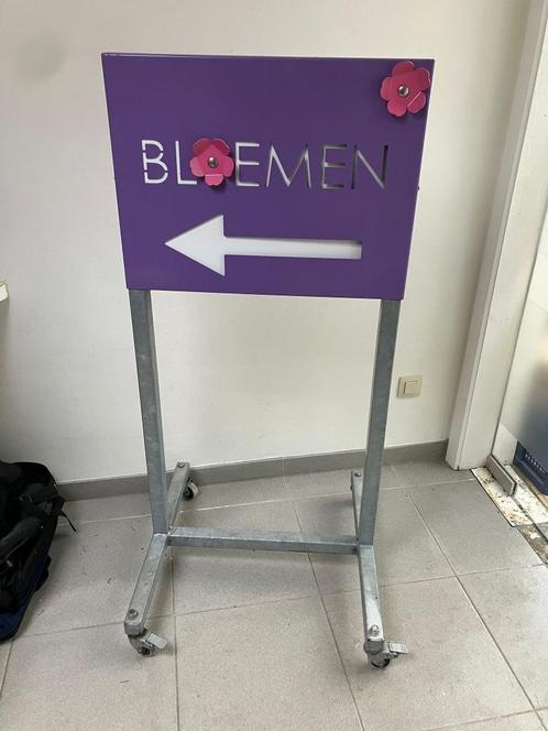 display wegwijzer bloemen staander, Antiek en Kunst, Antiek | Wandborden en Tegels, Ophalen