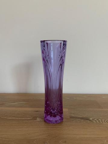 Vase élégant en cristal d'Arques disponible aux enchères