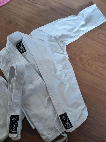 Karaté pak maat 120 beschikbaar voor biedingen