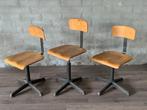 4 oude labo schoolstoelen / prijs per stoel, Enlèvement ou Envoi