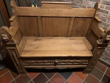 Hal bank in hout beschikbaar voor biedingen