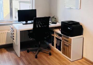 Bureau + Gratis bureaustoel beschikbaar voor biedingen