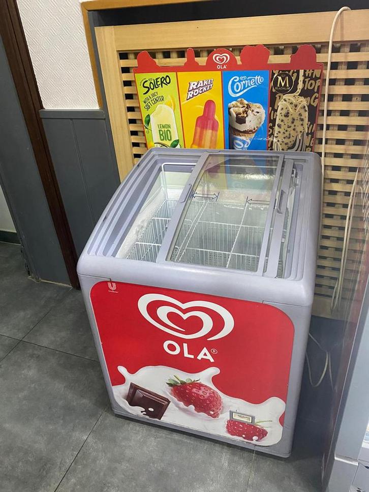 Te koop: OLA ijsvriezer / ijskast met glasdeksel, Elektronische apparatuur, Vriezers en Diepvrieskisten, Zo goed als nieuw, Ophalen