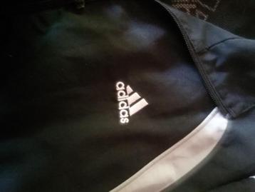 Adidas licht vestje beschikbaar voor biedingen